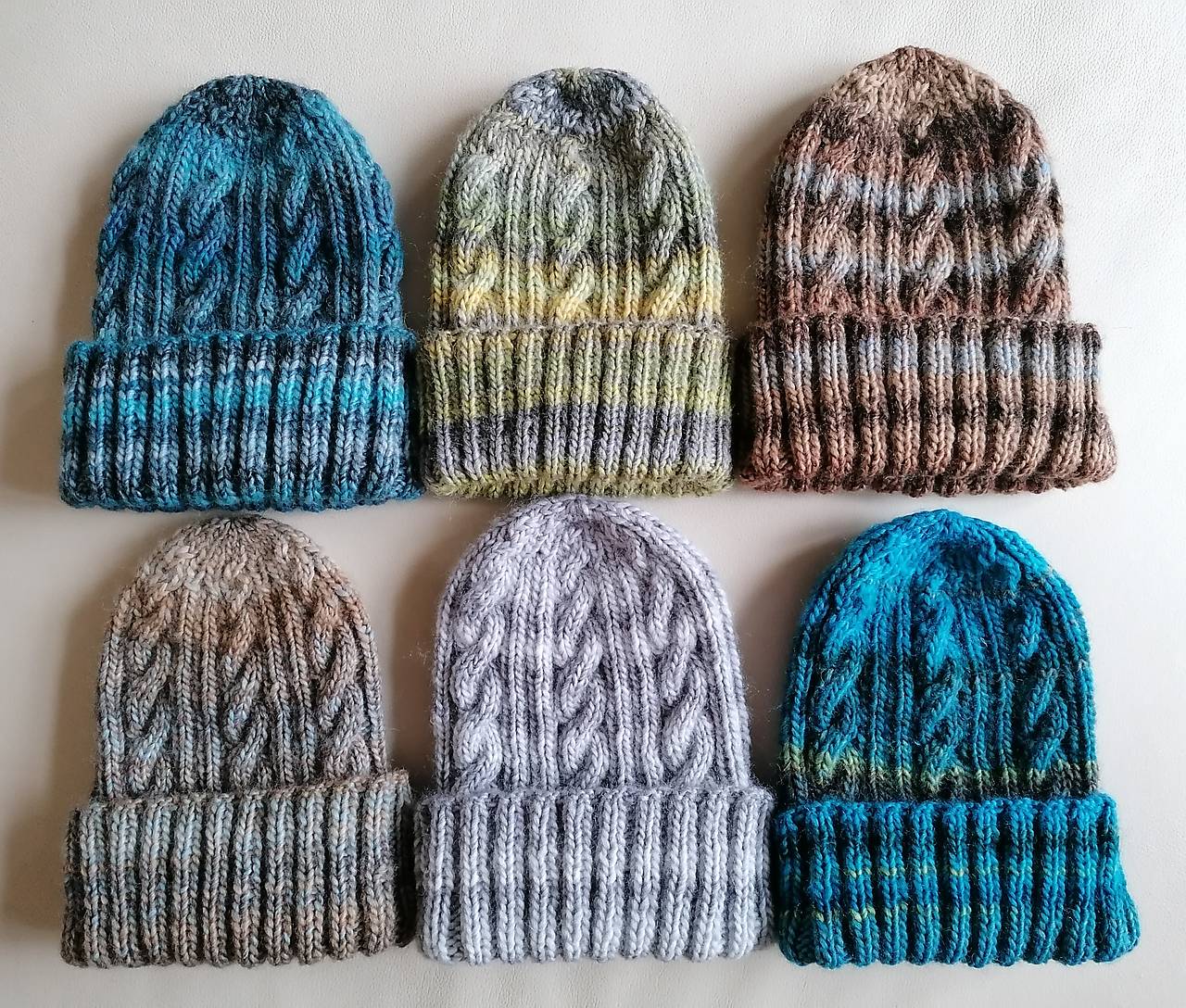 Čiapka s odnímateľným brmbolcom