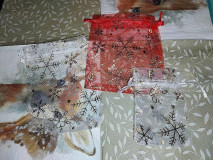 Úžitkový textil - Vianočné organzové vrecko - darčekové balenie (Biela - malé vrecko 8x9 cm) - 16157923_