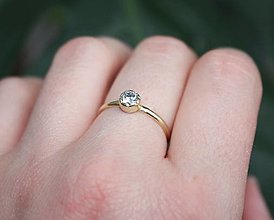 Prstene - Zlatý prsteň zirkón 5 mm - 16158864_