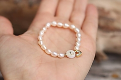 Náramky - Detský perlový náramok s písmenkom - 16157574_