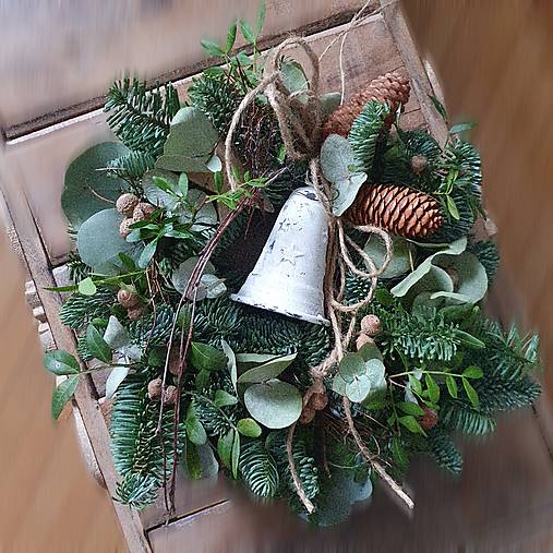 Dekorácie - Vianočný veniec na dvere - 16159350_