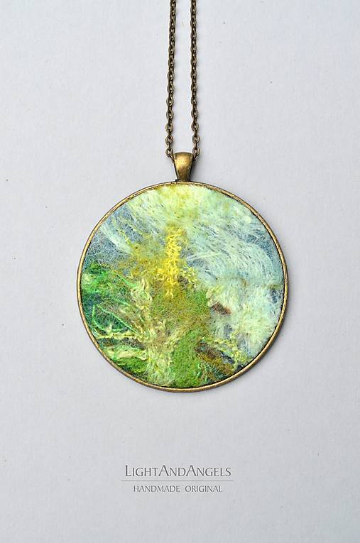 Náhrdelníky - Arttexový prívesok "V zelenom vánku" - veľ.XL - 16167391_
