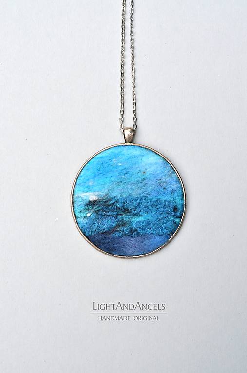 Náhrdelníky - Arttexový prívesok "Svetlo oceánu" - veľ.XL - 16167397_