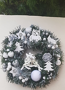 Dekorácie - vianočný veniec bielo-strieborný  so sovou, jeleňom...28 cm - 16164215_