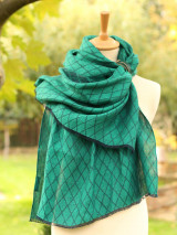 Šatky - Veľká dámska elegantná šatka zo smaragdovozeleného ľanu "Emerald" - 16166727_