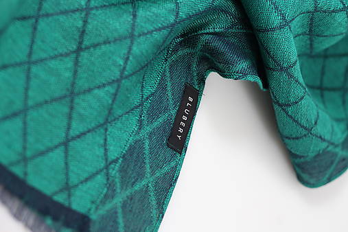 Veľká dámska elegantná šatka zo smaragdovozeleného ľanu "Emerald"