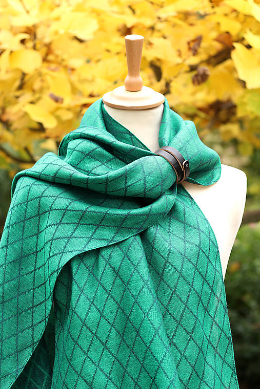 Veľká dámska elegantná šatka zo smaragdovozeleného ľanu "Emerald"