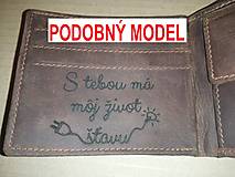 Pánske tašky - Pánska kožená peňaženka s gravírovaním:s venovaním, s textom-vlastný text/logo/iniciály  HNEDÁ - 16165383_