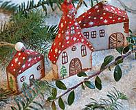 Dekorácie - Vianočná masívna rozprávková ozdoba kostolík - 16170567_