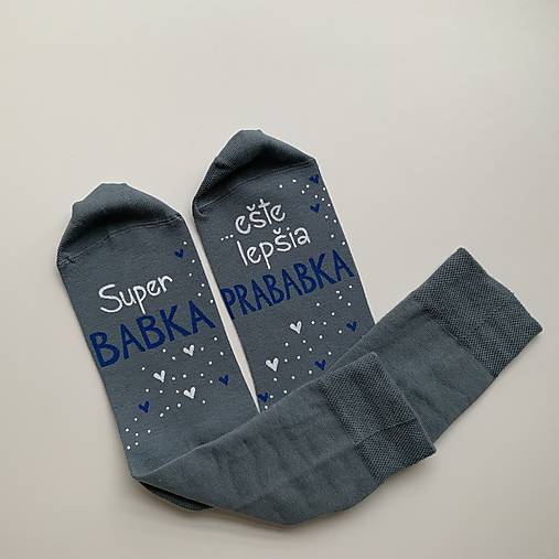 Maľované ponožky s nápisom : "Super BABKA/ ešte lepšia PRABABKA"