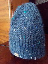Čiapky, čelenky, klobúky - Štrikovaná sivo modrá čiapka s nitkami Oversized - 16168893_