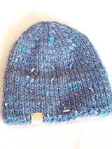 Čiapky, čelenky, klobúky - Štrikovaná sivo modrá čiapka s nitkami Oversized - 16168901_