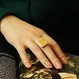 Strieborný prsteň s jantárom "Abstraktný obraz 2" 