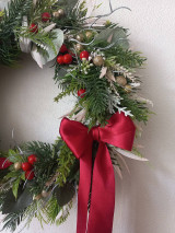 Dekorácie - Vianočný veniec na dvere s kvetom vianočnej růže (Poinsettia) červený - 16173942_