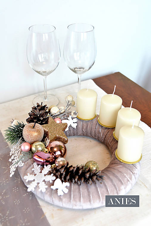 Dekorácie - Adventný veniec - Púdrovo nostalgický. - 16174053_