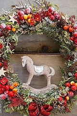Dekorácie - Vianočný veniec - Hojdací koník - 16175659_
