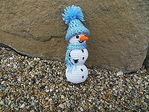 Hračky - Milý háčkovaný snehuliačik v čiapke - 16175093_