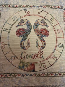 Úžitkový textil - Gobelínová obliečka na vankúš ZVEROKRUH  (Blíženci) - 16176631_