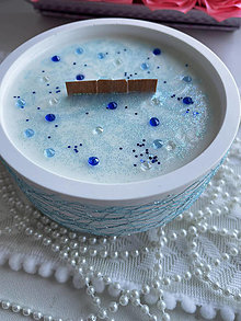 Svietidlá a sviečky - 50% ZĽAVA - Nebesky modrá sójová sviečka s vôňou levandule - 16178401_