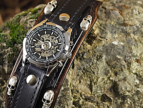 Náramky - Gotické kožené hodinky hnedo čierne - lebka, s iniciálmi - 16184151_