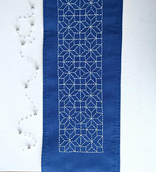 Úžitkový textil - Vyšívaný obrus stredový - modrý, 20 x 138 - 16182377_