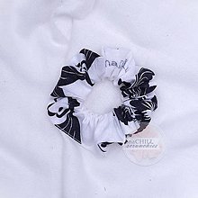 Ozdoby do vlasov - Scrunchie gumičky do vlasov bavlnené veľkosť MINI (Čierny ornament na bielej) - 16183573_