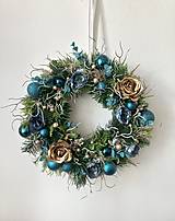 Dekorácie - Vianočný veniec na zavesenie na dvere modrozlatý - 16184607_