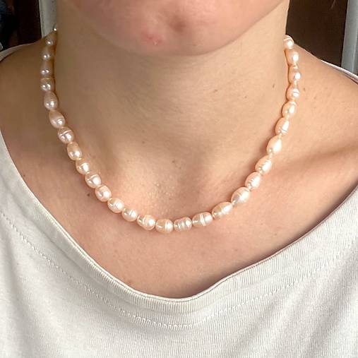 Freshwater Pearls Peach Colour Steel Necklace / Náhrdelník zo sladkovodných perál, oceľ A101