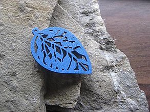 Polotovary - Drevený výrez list rôzne farby 3,5 x 5,5 cm (modrá) - 16186309_