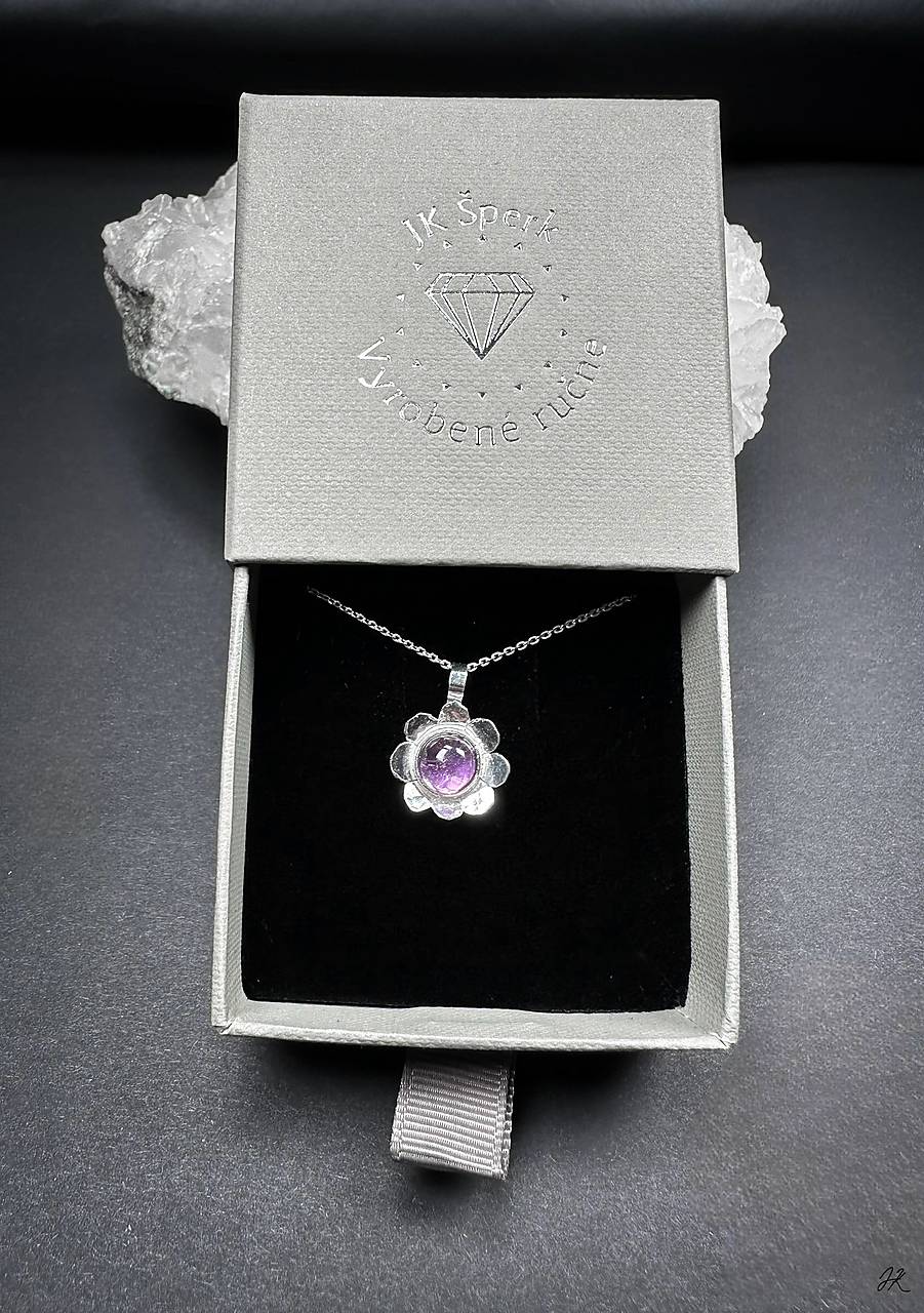 Strieborný 925/1000 prívesok s ametystom