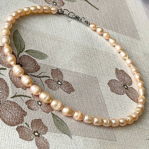 Freshwater Pearls Peach Colour Steel Necklace / Náhrdelník zo sladkovodných perál, oceľ A101