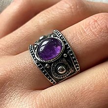 Prstene - ZĽAVA 25% Dark Amethyst Antique Silver Ring / Starostrieborný prsteň s tmavofialovým ametystom E003 - 16192034_