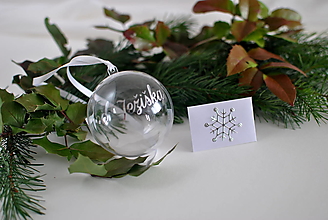 Dekorácie - Vianočná guľa "od Ježiška" s obálkou na peniaze/drobnosť (Strieborný nápis, biela obálka, biela stuha) - 16192552_