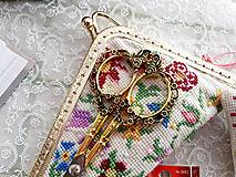Peňaženky - Vyšívané puzdro na nožnice Súprava s nožnicami a ihlami Kvety - 16193868_