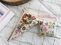Peňaženky - Vyšívané puzdro na nožnice Súprava s nožnicami a ihlami Kvety - 16193872_