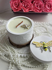 Svietidlá a sviečky - Sójová sviečka so zlatou vosičkou 50% ZĽAVA - 16192174_