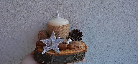 Svietidlá - Vianočný svietnik na drevenom pláte s hviezdou - 16195386_