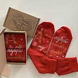  - Maľované vianočné ponožky s nápisom: "Si môj ... vianočný darček... (červené s bielo zlatou) - 16195859_