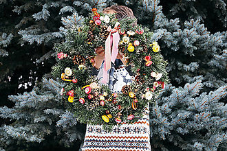 Dekorácie - Prírodný vianočný veniec na dvere - 16197198_