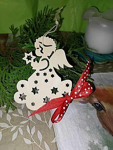 Dekorácie - Vianočný drevený ANJEL v darčekovom balení  (Červený v bielom vrecúčku) - 16195765_
