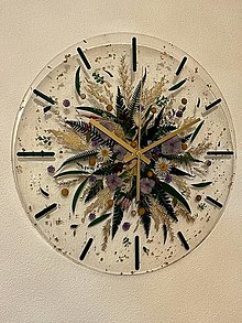 Hodiny - Priehľadné nástenné hodiny s kvetmi “Sedmokrásky v poli” - 16197034_