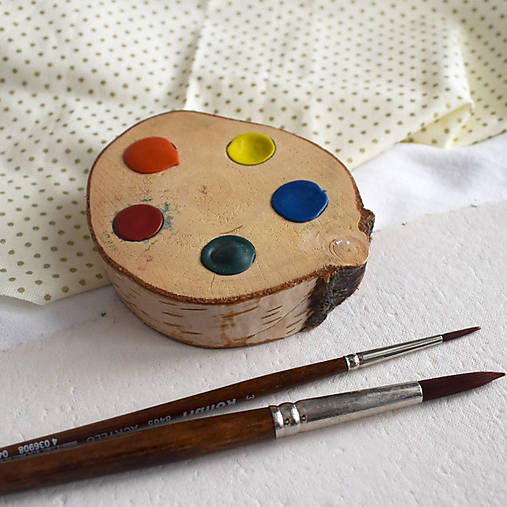 Ručne vyrobené akvarelové farby v brezovom drievku