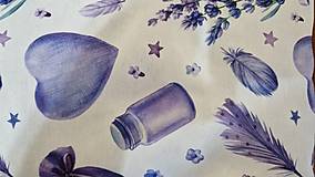 Úžitkový textil - Levanduľový vankúš Pierka na bielej poťahovke - 16200024_