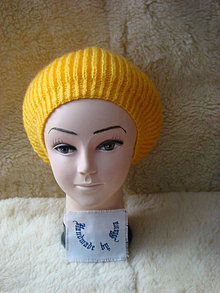 Čiapky, čelenky, klobúky - Ručne pletená žltá baretka - 16201687_