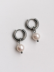 Náušnice - Petite - malé kruhové náušnice s perlami, strieborné - 16200971_