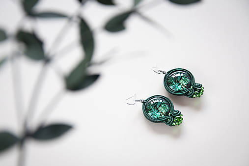 Náušnice - Šmaragdová Monstera - soutache earring - ručne šité šujtášové náušnice - 16204491_