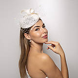 Ozdoby do vlasov - Svadobný klobúčik so bodkovaným závojčekom a veľkou mašľou - 16203626_