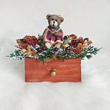 Dekorácie - Vianočný aranžmán - Medvedík v šuflíku - 16205744_