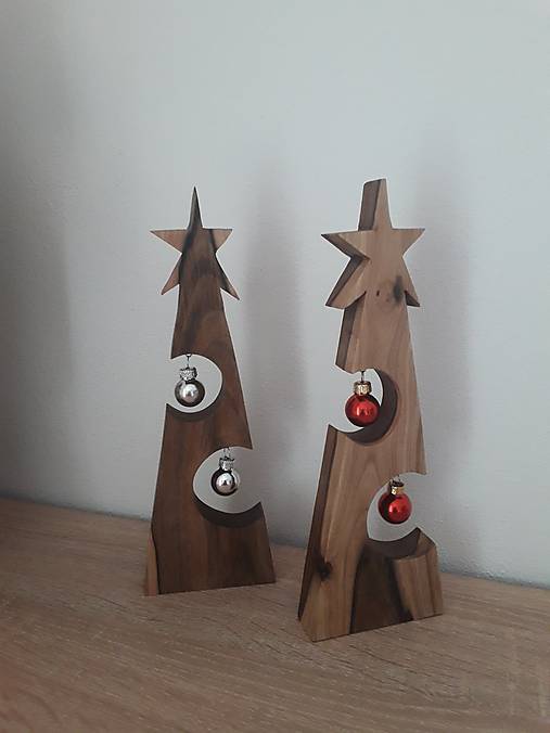 Dekorácie - Drevený stromček s bankam (Orechový) - 16208984_