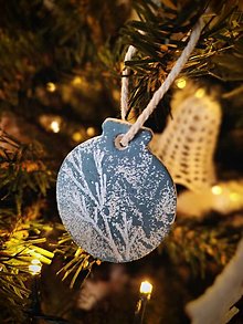 Dekorácie - Vianočná ozdoba – Vianočná hlinená guľa mint - 16207555_